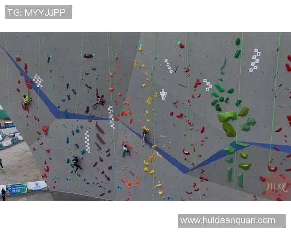 武汉攀岩队耐力之争引发热议探讨攀岩运动的竞技与训练挑战 武汉攀岩队耐力之争引发热议探讨攀岩运动的竞技与训练挑战