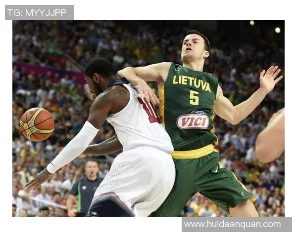 美国男篮在激烈对决中以99比94险胜立陶宛展现强大实力 美国男篮在激烈对决中以99比94险胜立陶宛展现强大实力